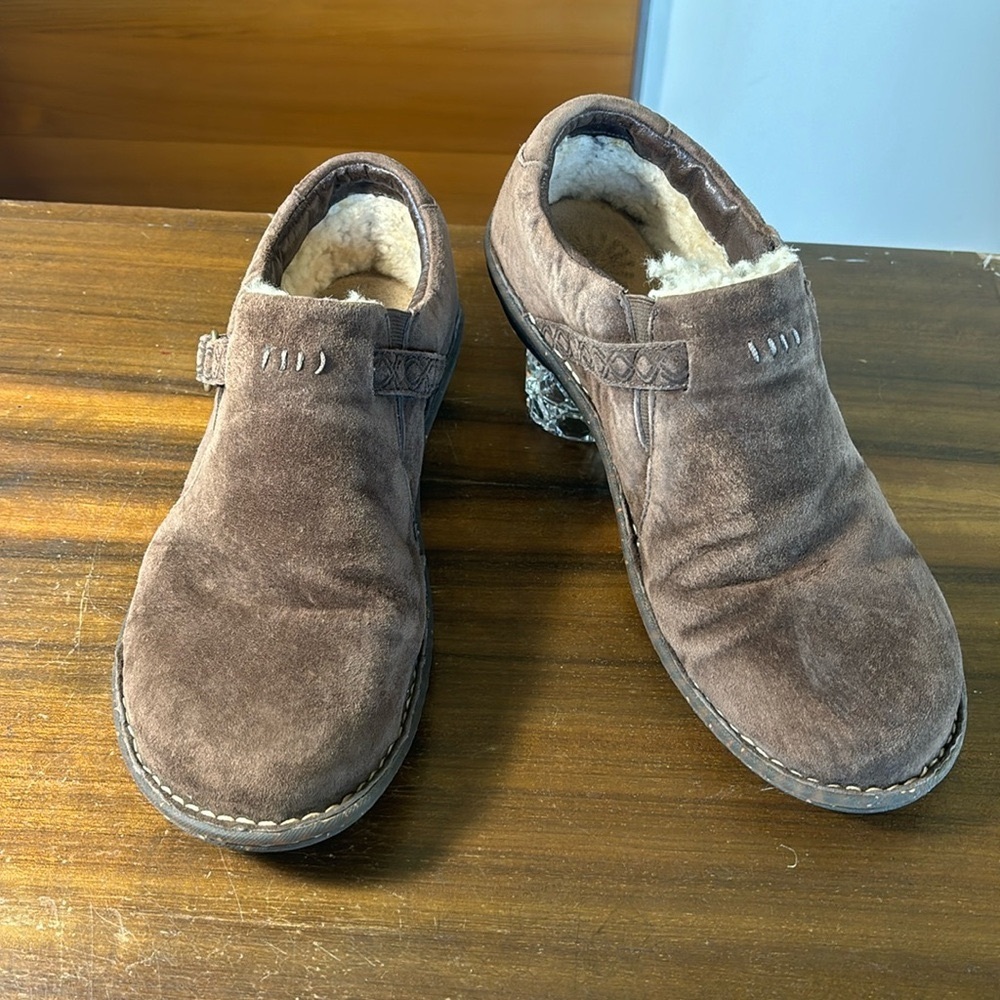 Ugg Australia brown suede leather shearling slip on shoes loafer size 11